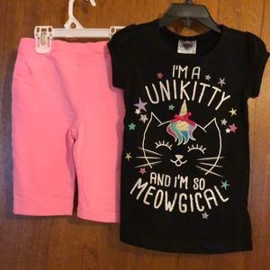 🌈🐱NWT TEE AND CAPRIS🐱🌈
